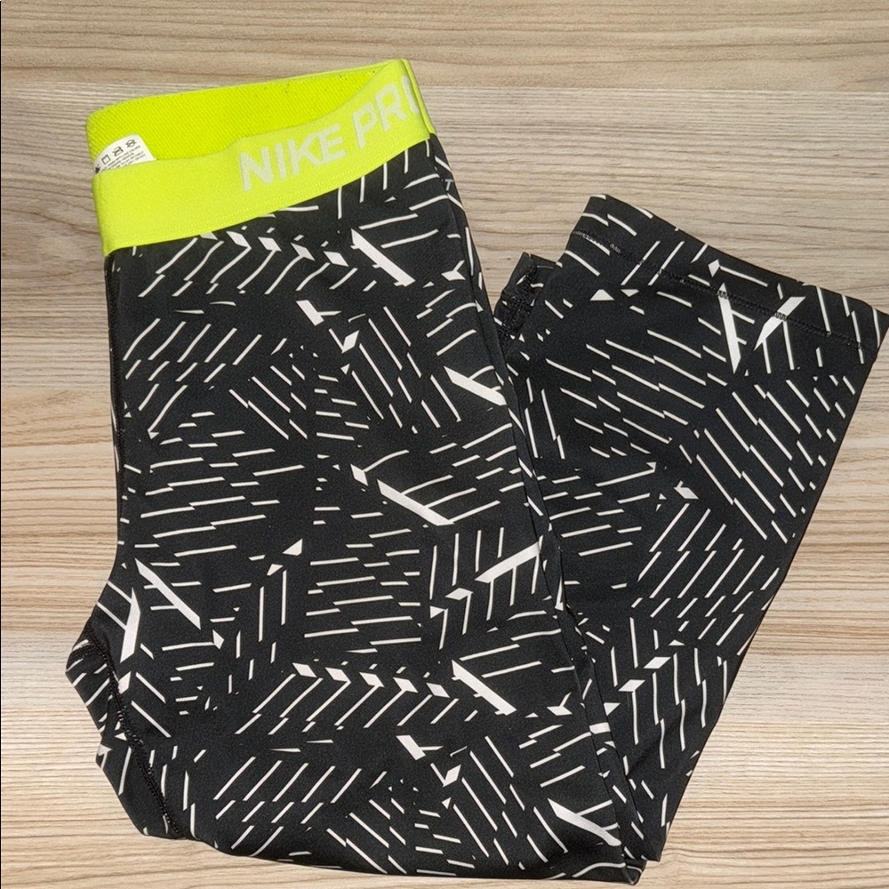 Nike Black and White Geometric Leggings